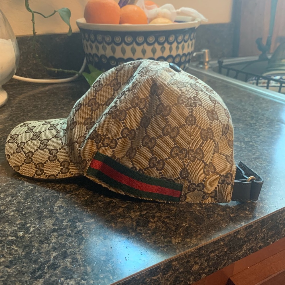 Like new Gucci hat. Authentic